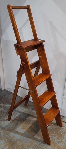 Lot 108 - LIBRARY LADDER