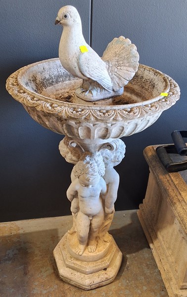 Lot 584 - BIRD BATH