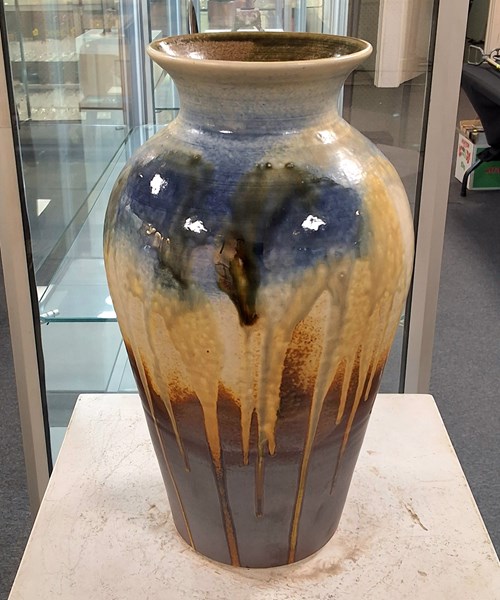 Lot 1226 - STUDIO POTTERY