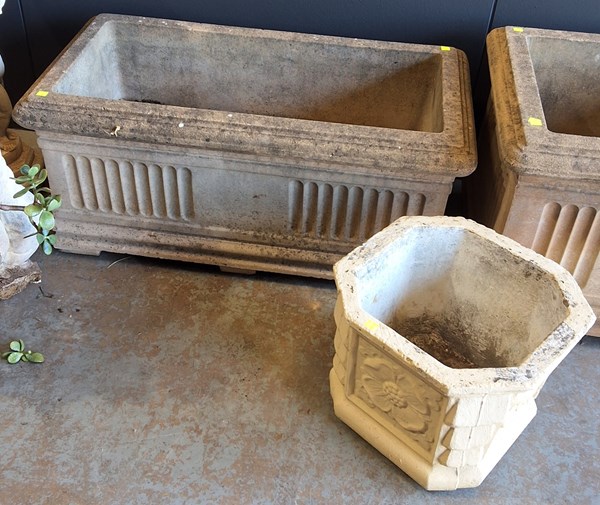 Lot 560 - PLANTERS