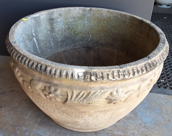 Lot 565 - PLANTER