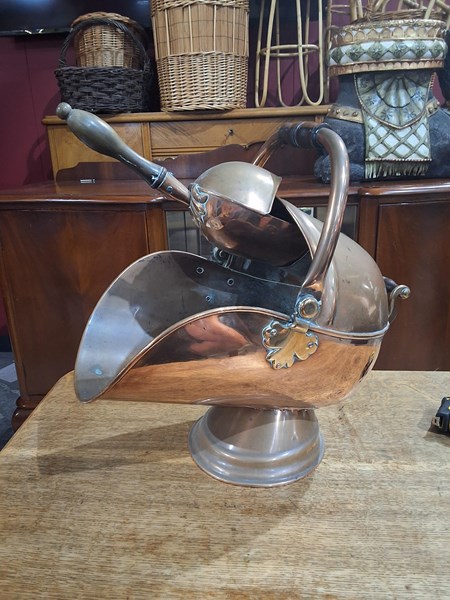 Lot 95 - COAL SCUTTLE