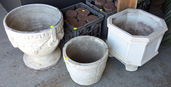 Lot 569 - PLANTERS