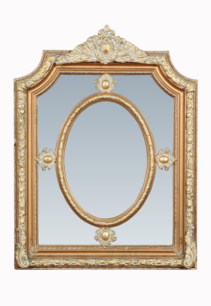 Lot 28 - WALL MIRROR