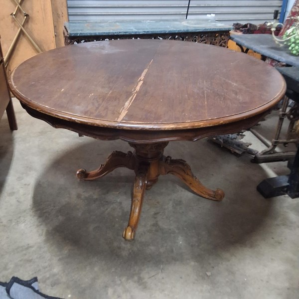 Lot 413 - DINING TABLE