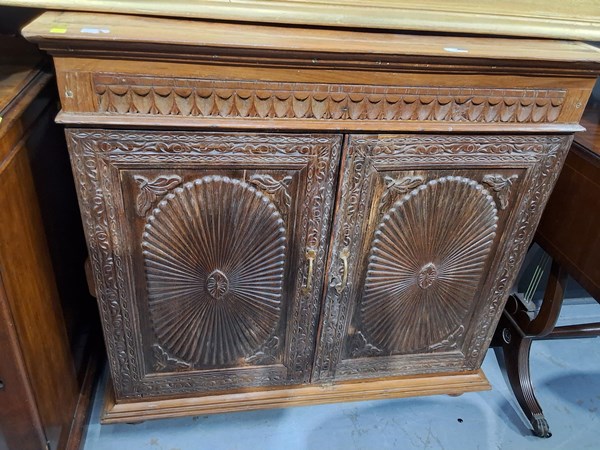 Lot 312 - SIDEBOARD