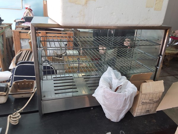 Lot 319 - PIE WARMER