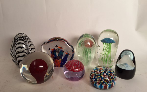 Lot 1501 - DECORATIVE PAPERWEIGHTS