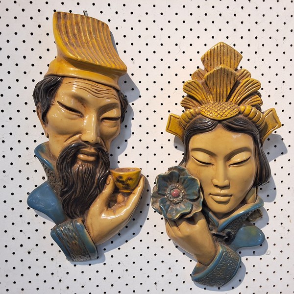 Lot 1118 - WALL PLAQUES