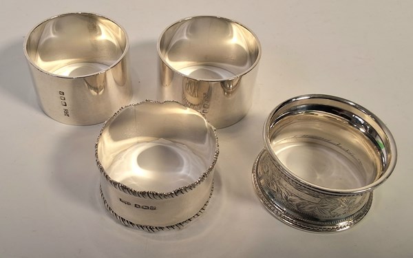 Lot 1077 - SILVER NAPKIN RINGS