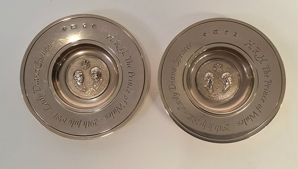 Lot 1078 - SILVER DISHES