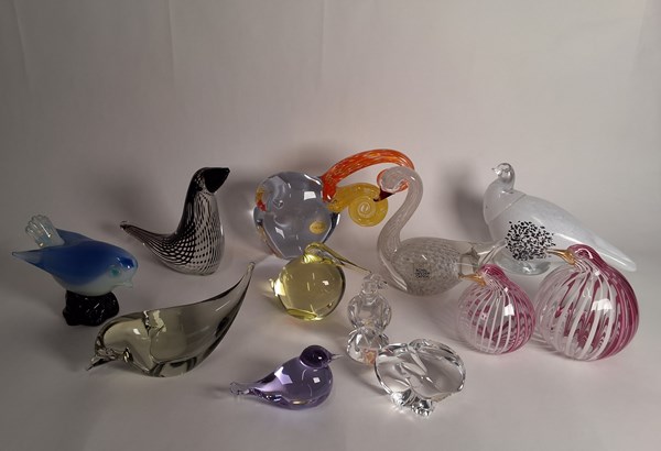 Lot 1195 - GLASS BIRDS