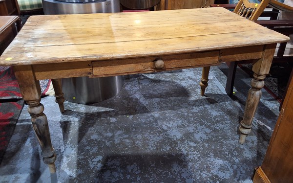 Lot 149 - KITCHEN TABLE