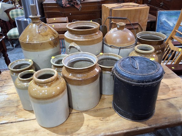 Lot 138 - EARTHENWARE LOT