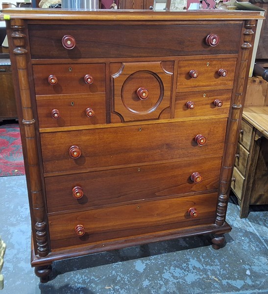 Lot 86 - CHEST OF DRAWERS