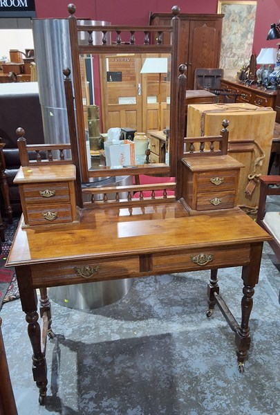 Lot 131 - DRESSER