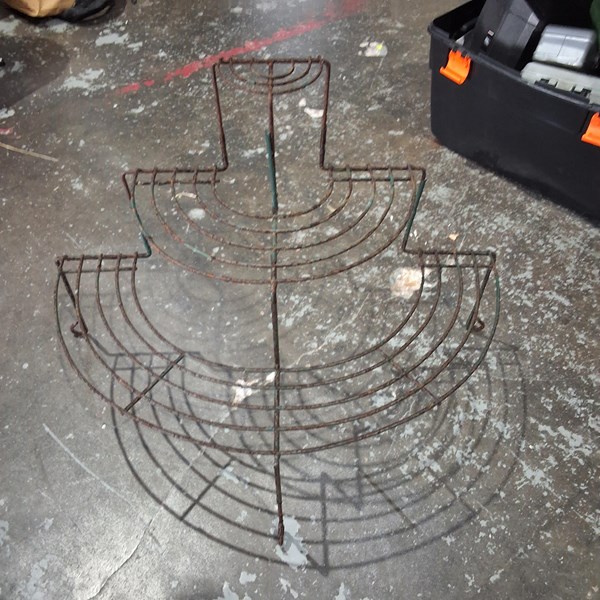 Lot 353 - PLANTER STAND