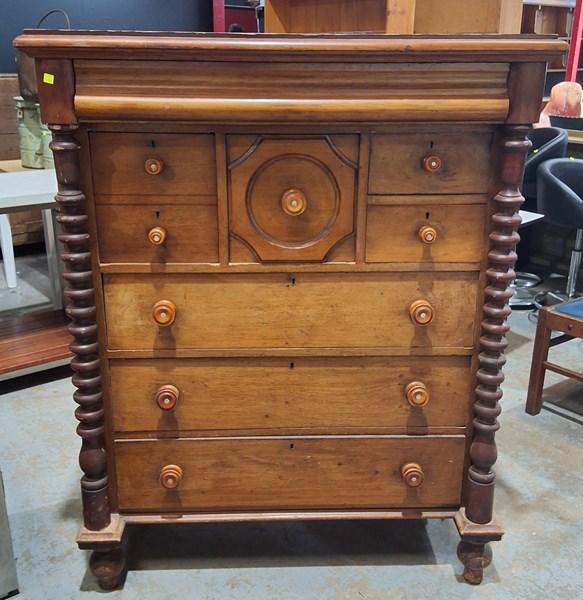 Lot 42 - CHEST OF DRAWERS