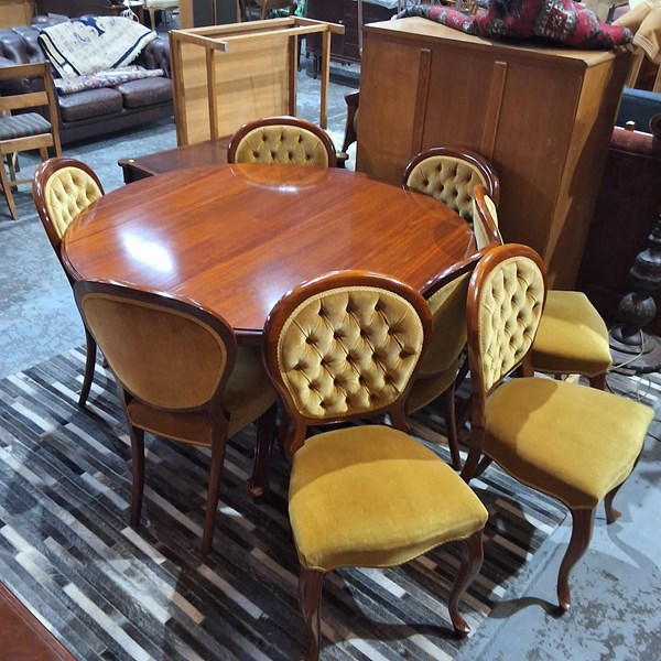 Lot 129 - DINING SUITE