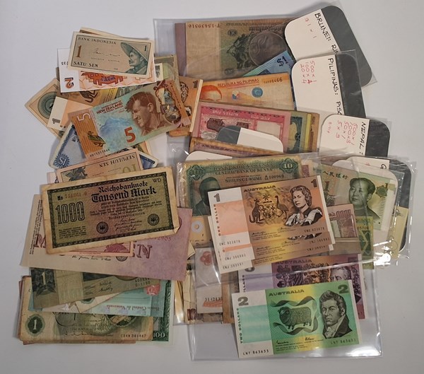 Lot 1297 - BANKNOTES