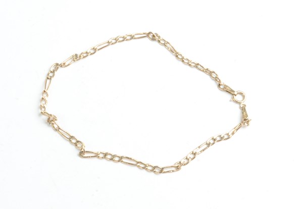 Lot 1023 - GOLD BRACELET