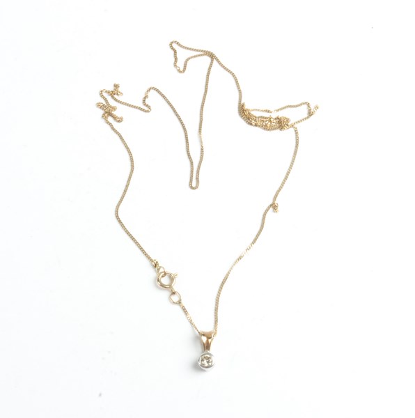 Lot 1021 - GOLD NECKLACE