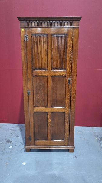 Lot 32 - LINEN PRESS