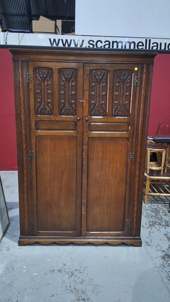 Lot 45 - GENTLEMANS WARDROBE