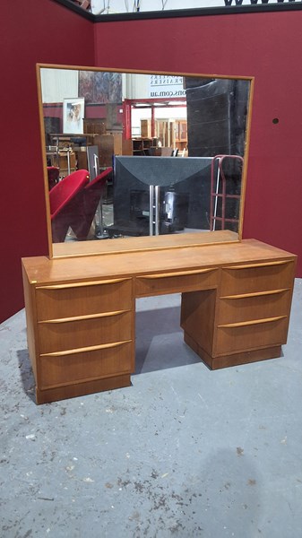 Lot 4 - DRESSING TABLE
