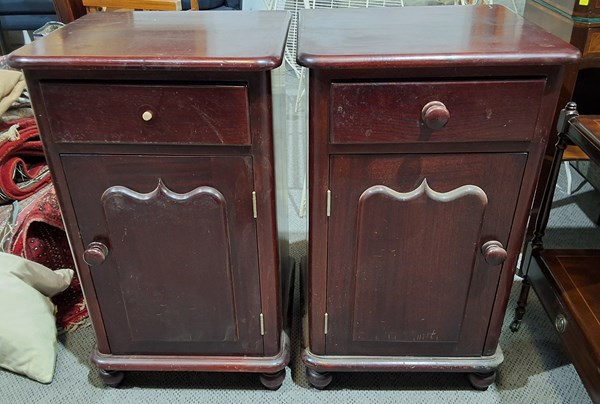 Lot 427 - BEDSIDES