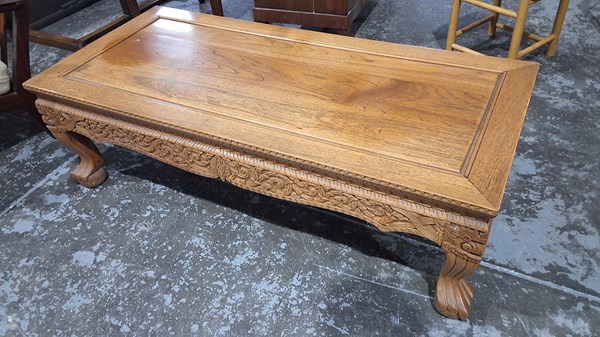 Lot 161 - COFFEE TABLE