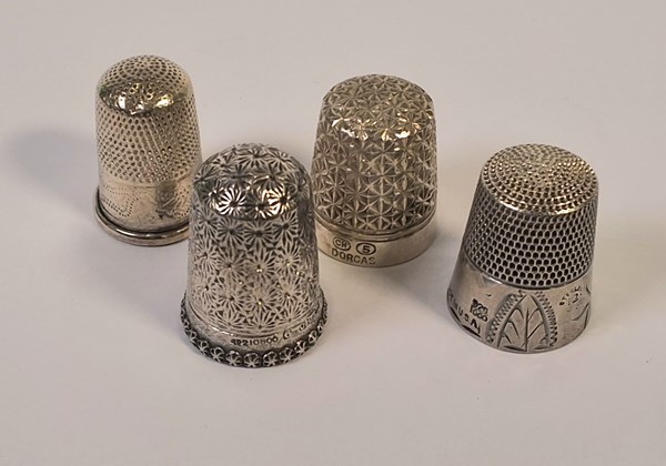 Lot 1043 - SILVER THIMBLES