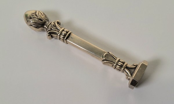 Lot 1082 - DESK SEAL