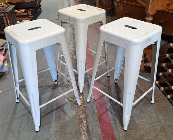 Lot 400 - STOOLS