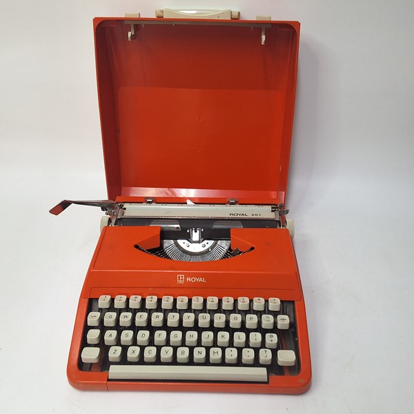 Lot 1373 - TYPEWRITER