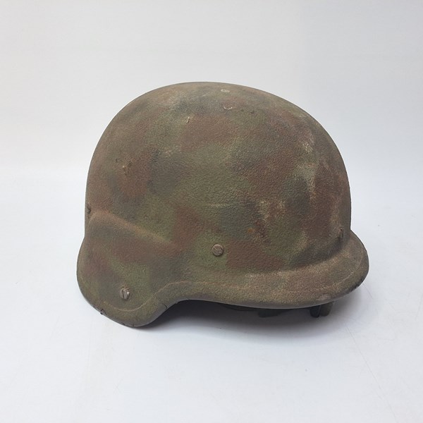 Lot 1310 - MILITARY HELMET