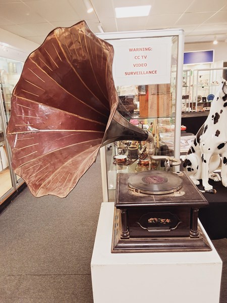 Lot 1309 - GRAMOPHONE AND HORN