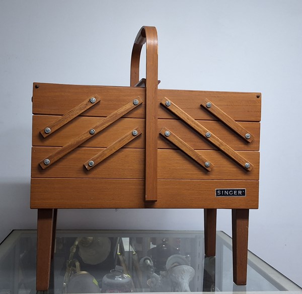 Lot 1256 - SEWING CADDY