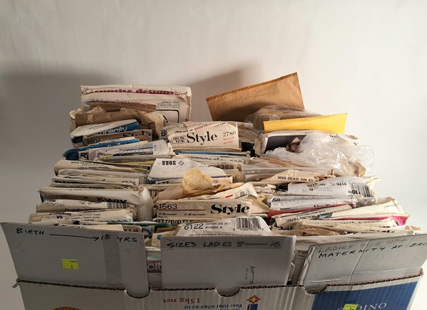 Lot 1539 - SEWING PATTERNS