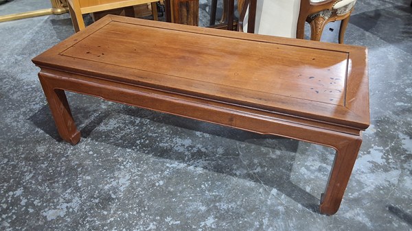 Lot 195 - COFFEE TABLE