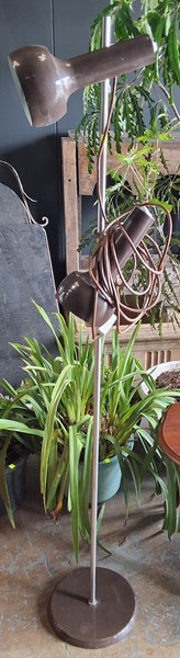 Lot 588 - FLOOR LAMP