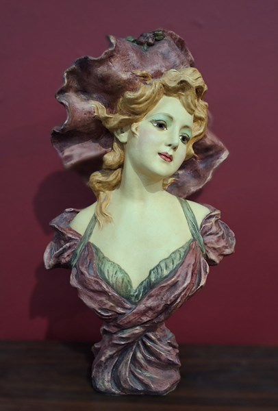 Lot 5 - GIBSON GIRL BUST