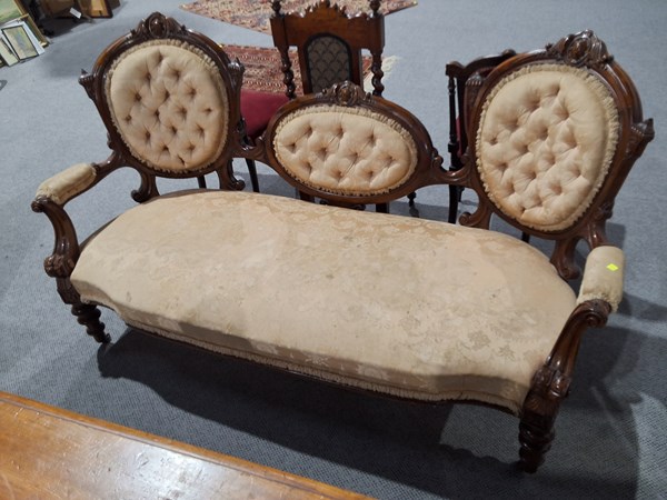 Lot 268 - VICTORIAN SETTEE