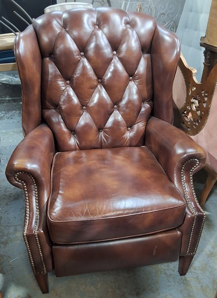 Lot 594 - ARM CHAIR