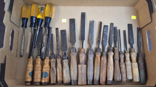Lot 1217 - CHISELS