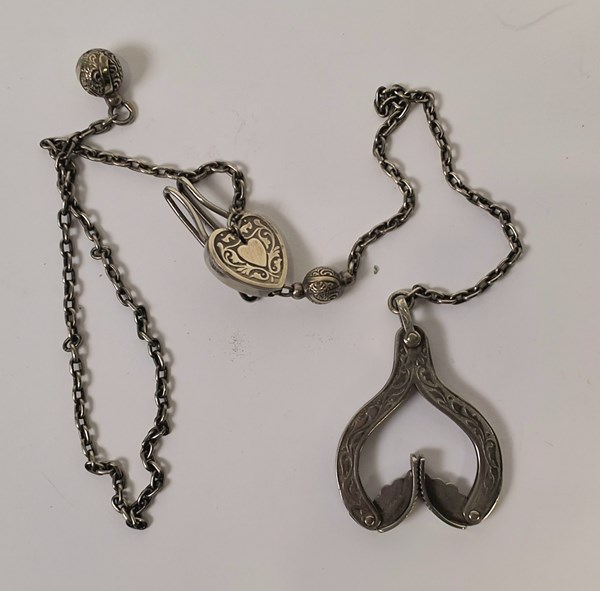 Lot 1034 - SKIRT LIFTER