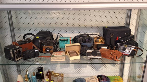 Lot 1349 - CAMERAS