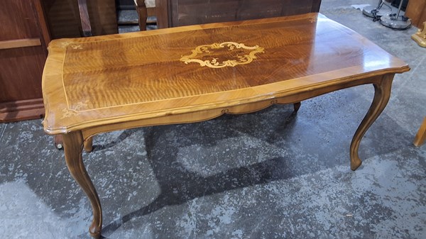 Lot 194 - COFFEE TABLE