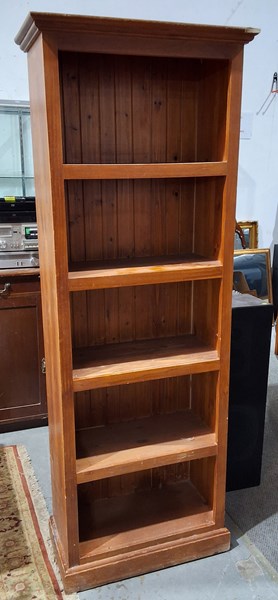 Lot 458 - BOOKSHELF