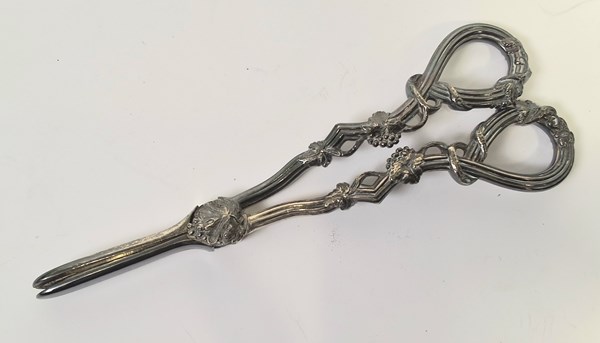 Lot 1075 - GRAPE SCISSORS